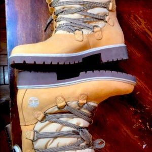 Women’s 8.5 Timbs